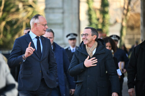 French budget chaos hobbles right-wing presidential hopefuls