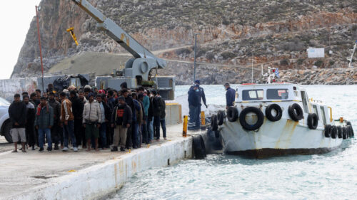 22 migrants die off Greek coast after six days at sea