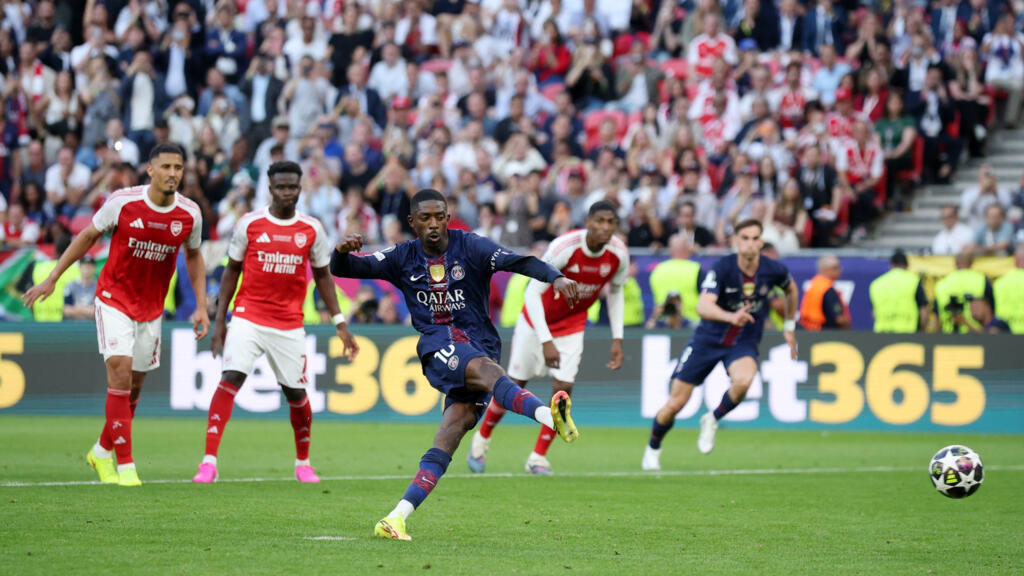 Ousmane Dembélé scores the equaliser for PSG.