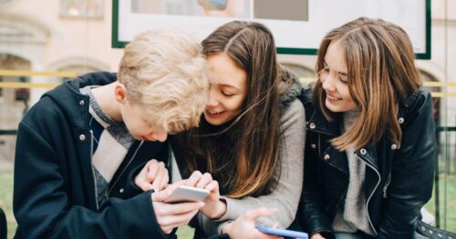 Child safety online: EU survey confirms link between screen time and wellbeing