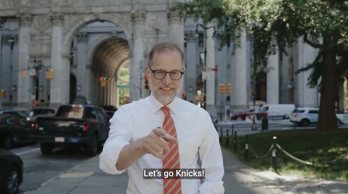 Your local city comptroller is rooting for the New York Knicks, if you didn