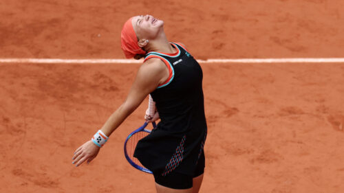 Shnaider beats Sabalenka at French Open to make semi-finals