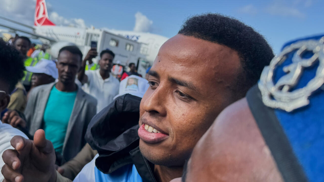 Somali World Cup referee denied entry to US arrives home to hero