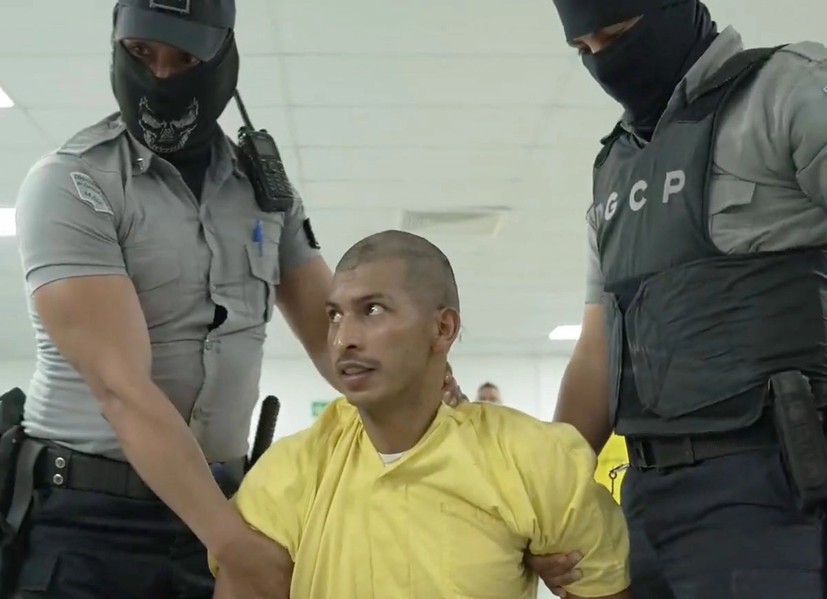 Trump Administration deports 200 Venezuelan gang members to El Salvador (Credit: Nayib Bukele via Storyful)