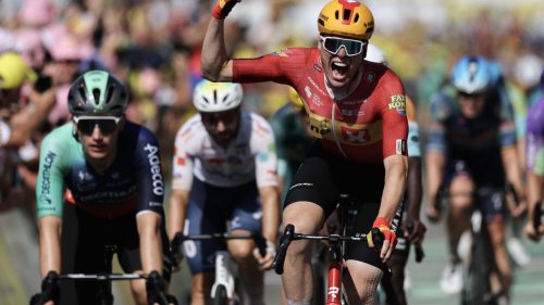 Waerenskjold wins fastest ever Tour de France stage