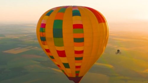 Mountain biker becomes first to ride off a hot air balloon