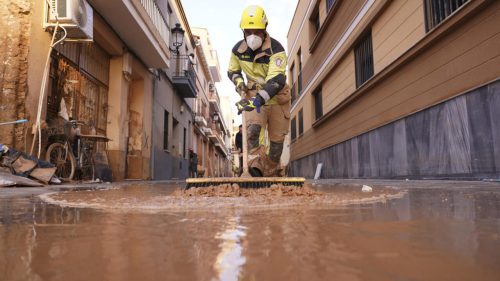 Spain flood and landslide kills two, injures two babies